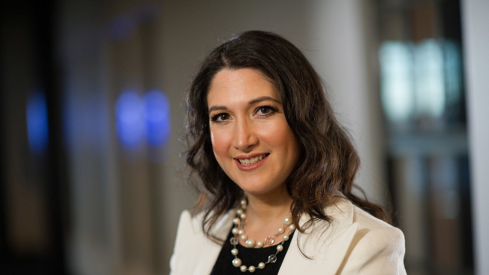 articles/2013/11/04/randi-zuckerberg-how-i-learned-to-balance-business-and-creativity/131003-facebook-tease_mr3ery