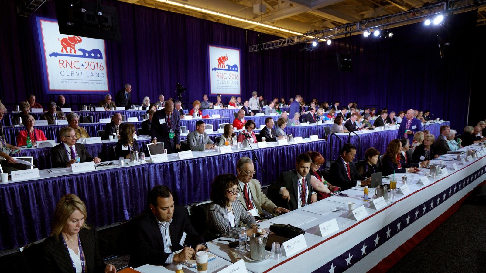 cheats/2016/07/14/report-rnc-offers-deal-to-appease-nevertrump-republicans/160714-rnc-deal-cheat_ugaqd0