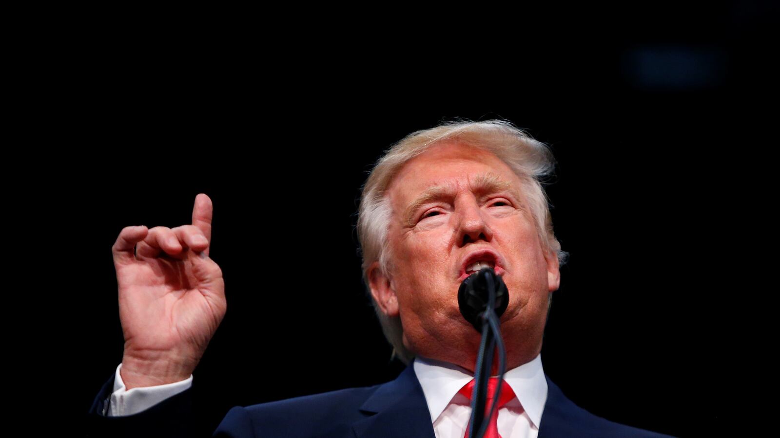 articles/2016/08/04/u-s-officials-literally-laughing-at-donald-trump-s-top-secret-iran-video-claim/160804-youssef-donald-trump-tease_sammmx