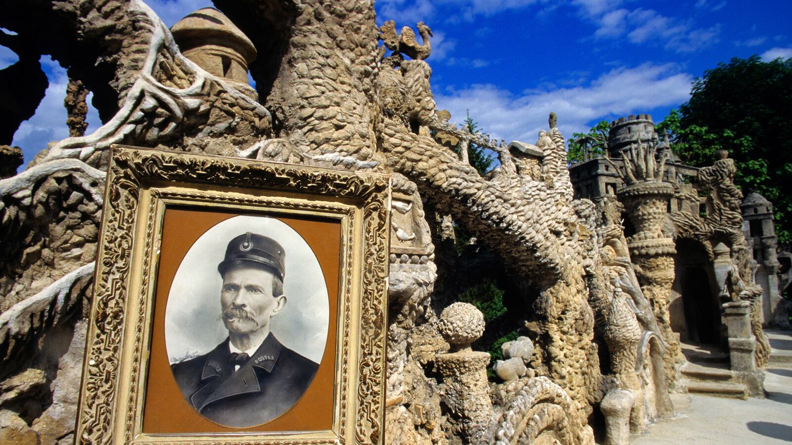 articles/2014/11/20/the-postman-who-built-a-palace-in-france-by-hand/141119-strochlic-waw-tease_ahiyjr