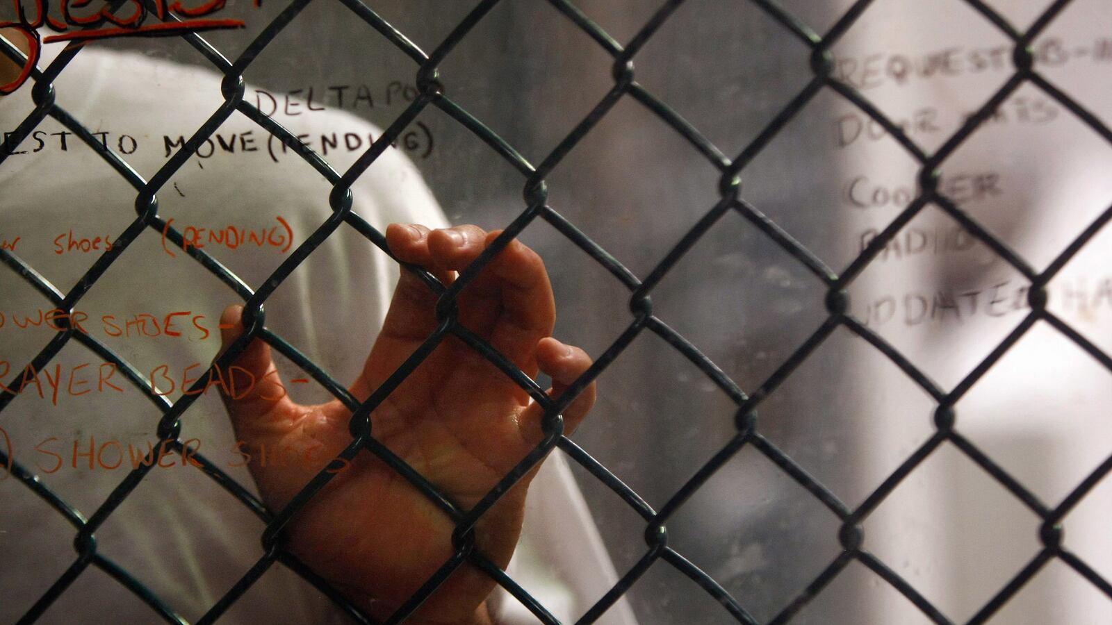 articles/2014/12/08/cia-offers-new-security-checks-for-torture-report-spies/141208-harris-dozier-torture2-tease_sat9fw