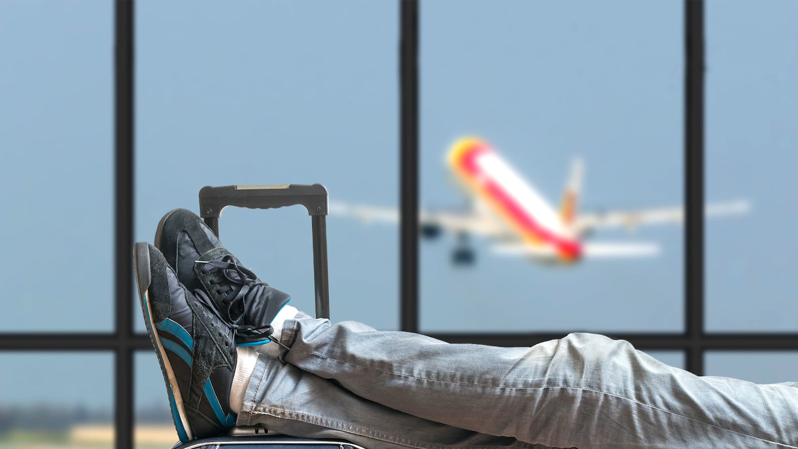 articles/2016/12/12/6-ways-to-sleep-better-and-avoid-jet-lag-on-the-road/161209-daily-burn-jetlag-tease_t0wgxk