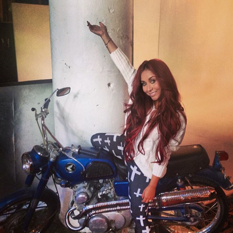 galleries/2013/01/27/alicia-keys-sofia-vergara-more-celebrity-twitter-pictures-photos/130124-snooki-twitpics_lvqqhf