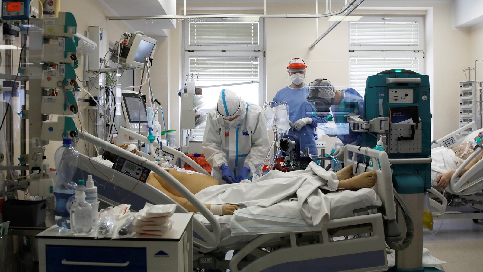 2021-03-23T174903Z_1292750923_RC25HM9HICBD_RTRMADP_3_HEALTH-CORONAVIRUS-POLAND-RESTRICTIONS_kcwkdo