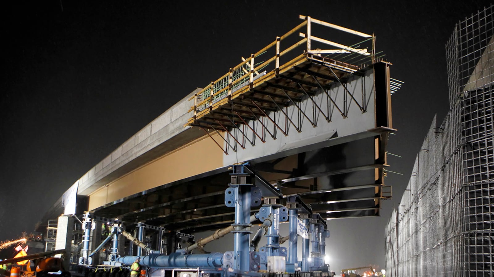 articles/2011/08/09/america-needs-jobs-and-the-feds-have-the-power-to-create-them/us-economy-jobs-frank_etuyai