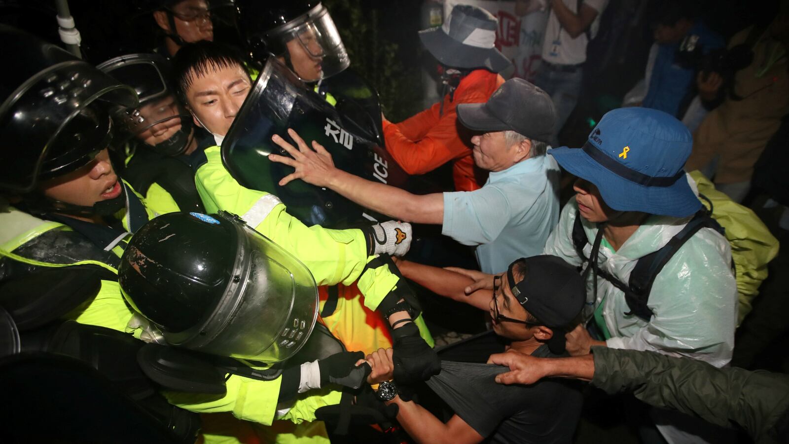 170906-south-korea-thaad-protests-cheat_a2ql3v