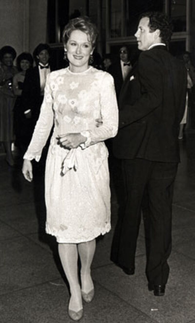 galleries/2010/03/04/meryl-streep-s-oscars/meryl-oscars---1984_xxn7hq