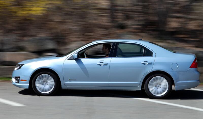 galleries/2010/01/09/hottest-new-cars/eisenstein-auto---ford-fusion-hybrid_ealiak