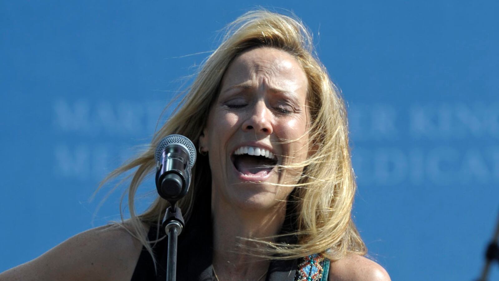 cheats/2012/06/05/sheryl-crow-has-benign-tumor/Sheryl-Crow-cs_hwsw95