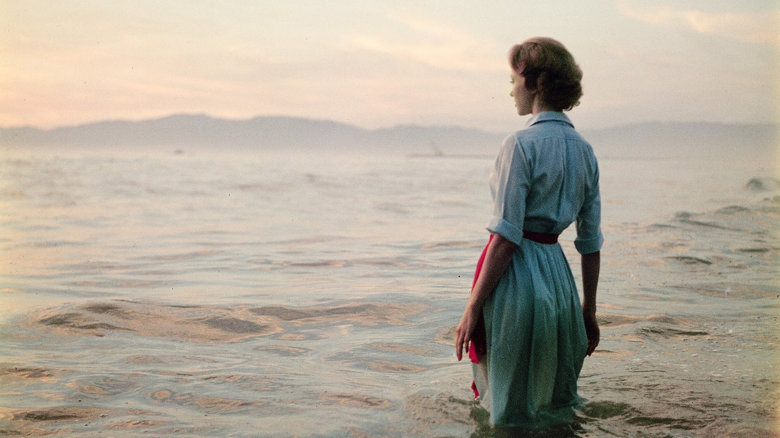 galleries/2015/08/01/findthegirlsonthenegatives-photos/150801-negative-girls-tease_yod0kz