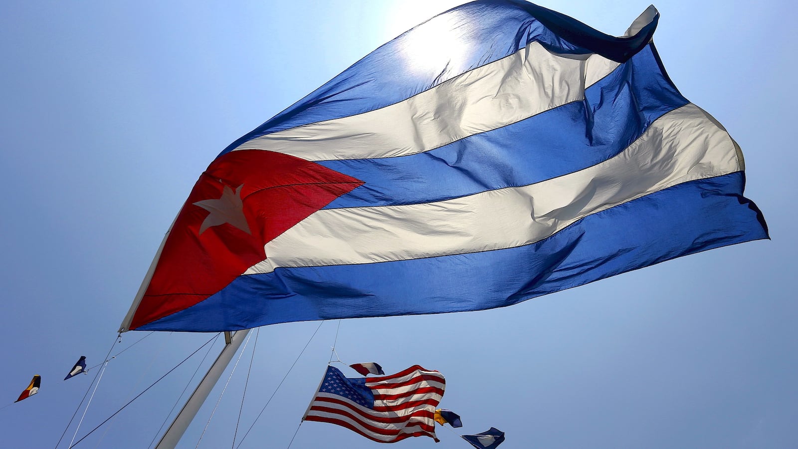 cheats/2015/05/26/50-000-americans-flood-into-cuba/150526-cuba-US-tourism-cheat_ri9mtk