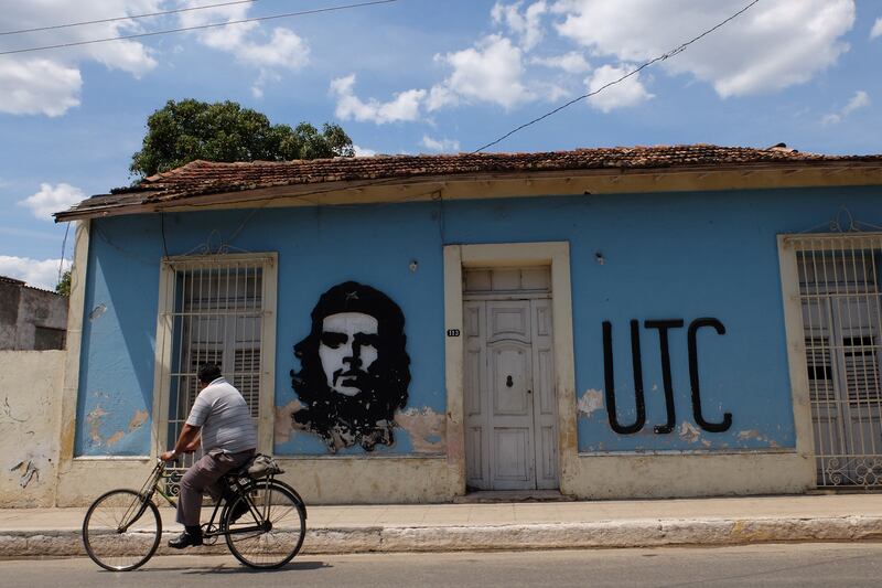 articles/2015/03/29/fidel-castro-s-chef-cuba-s-hottest-man-me/150327-strochlic-cuba14_lijtiu