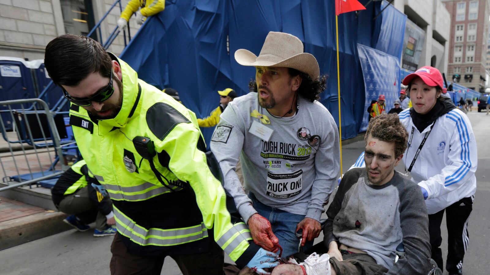 cheats/2013/04/18/iconic-boston-victim-id-d-suspect/130420-week-in-photos-9_ajrmn9