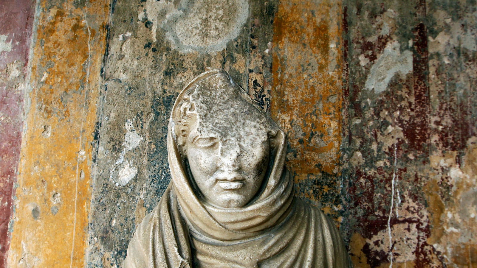 articles/2014/03/22/pompeii-made-it-through-a-volcano-but-can-it-survive-vandals/140321-barbie-vandalized-tease_rj0on8