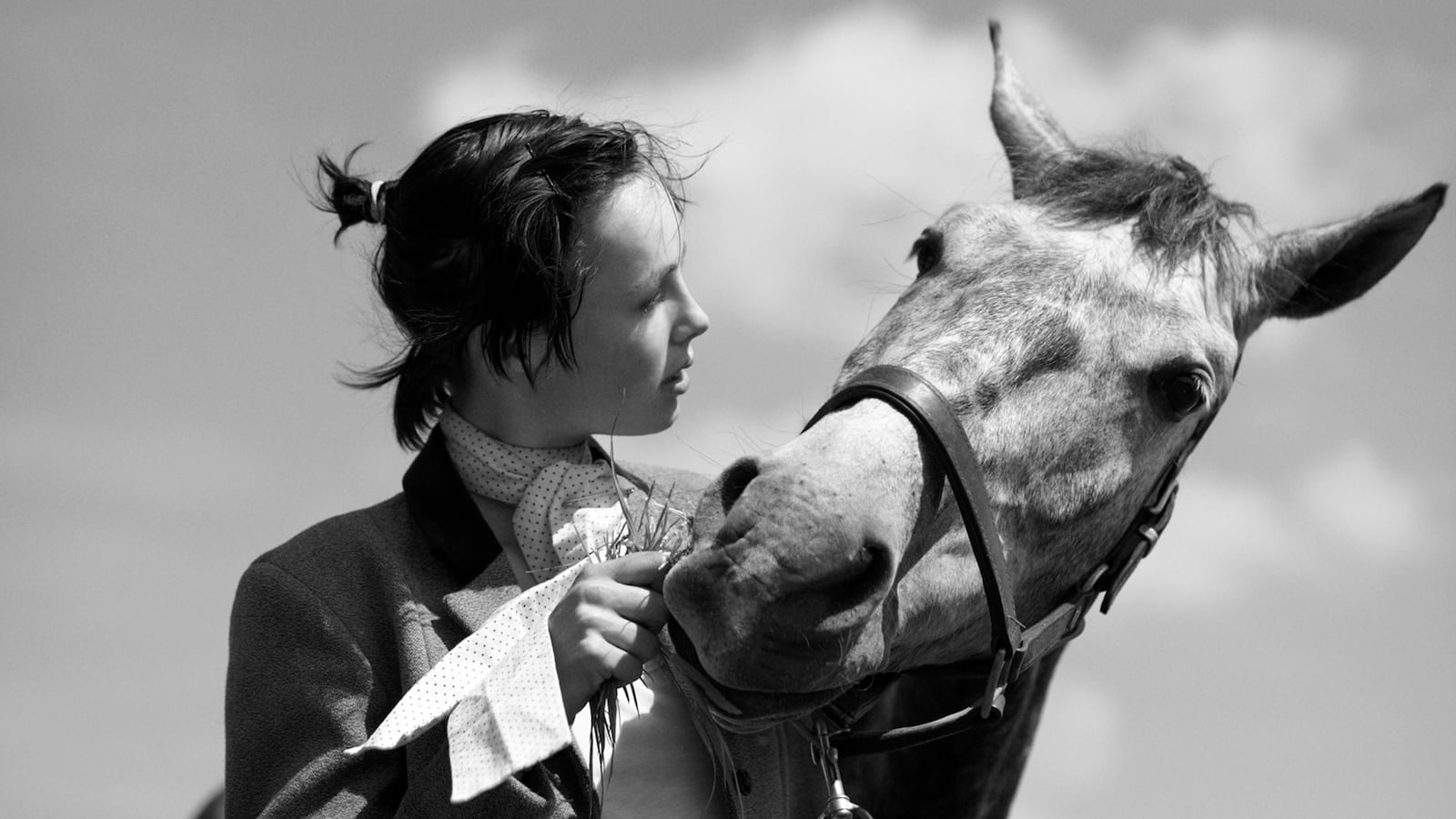 articles/2014/01/06/edie-campbell-rides-dressage-for-nowness/140106-fashion-nowness_p006ll