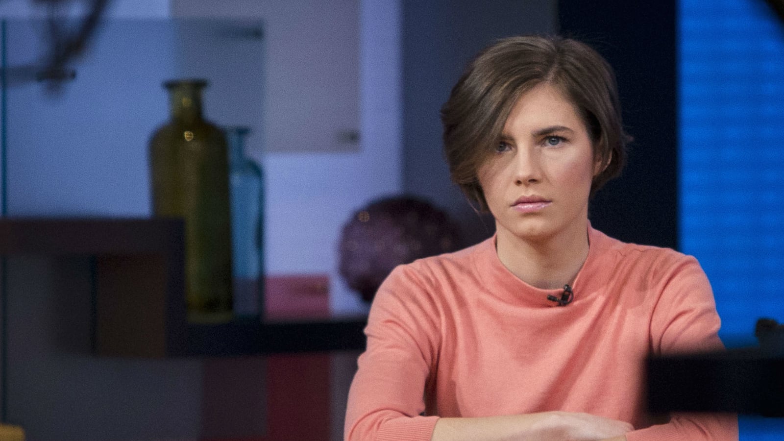 cheats/2015/02/12/amanda-knox-is-engaged-to-a-musician/150212-knox-cheat_rzrztk