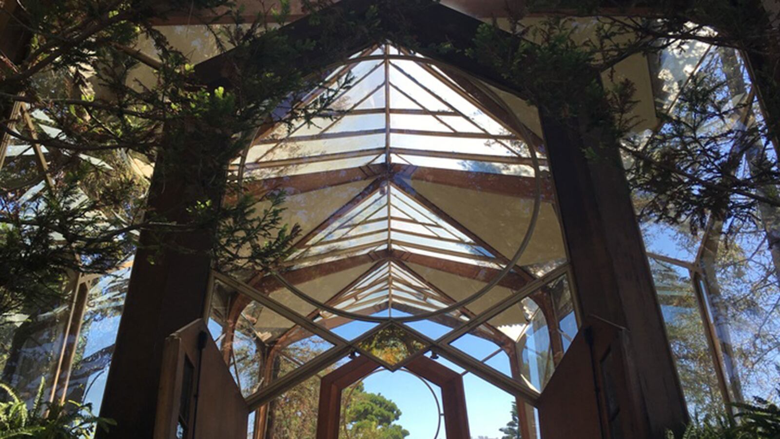 articles/2016/11/13/the-world-s-greatest-strangest-chapel-by-the-sea/161113-oconnor-la-wayfarer-chapel-tease_rnjmo1