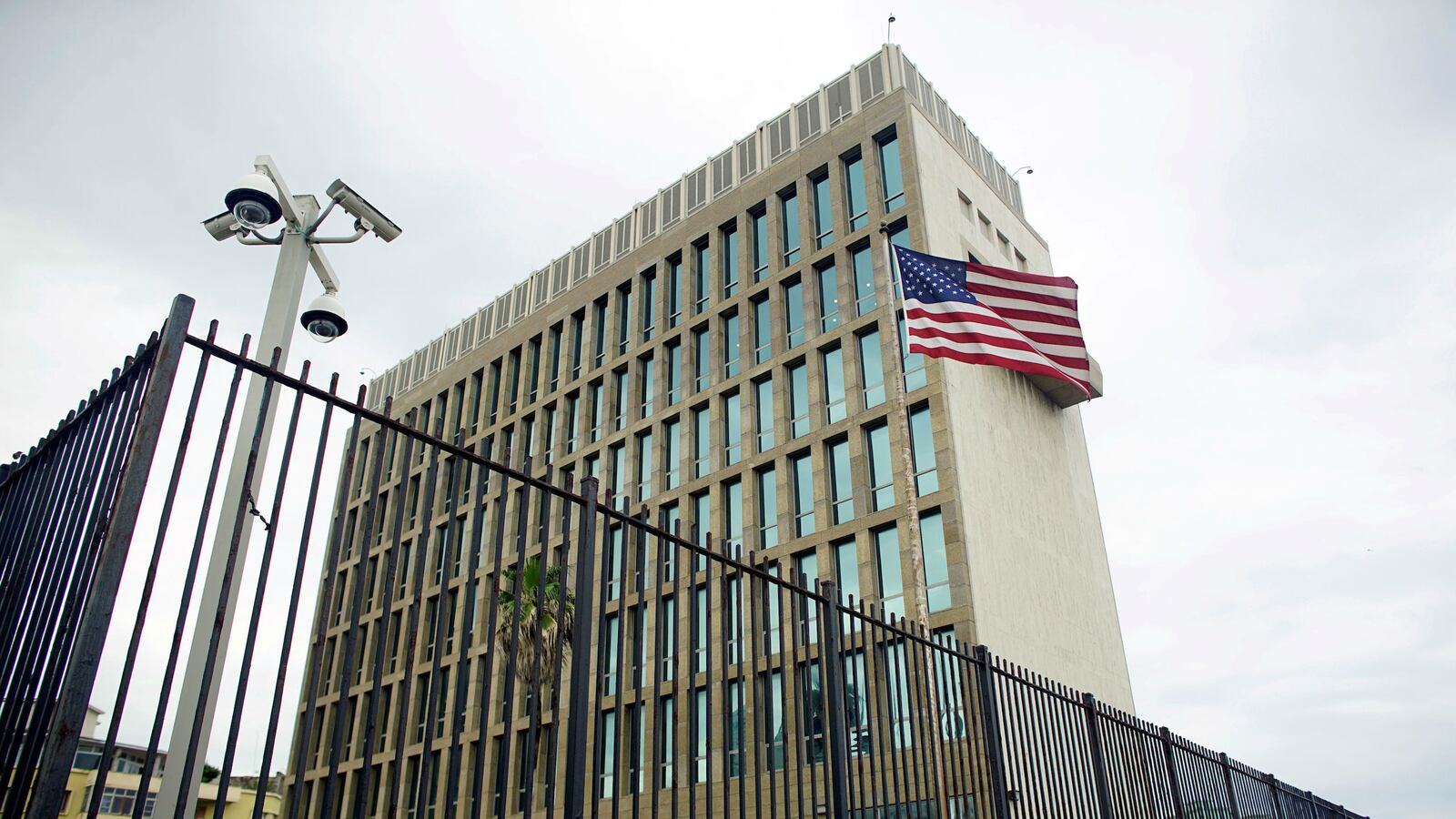 170901-cuba-embassy-cheat_hq1ctb