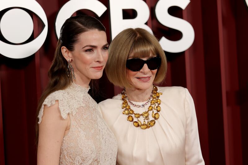 Bee Shaffer (L) and Anna Wintour (R)