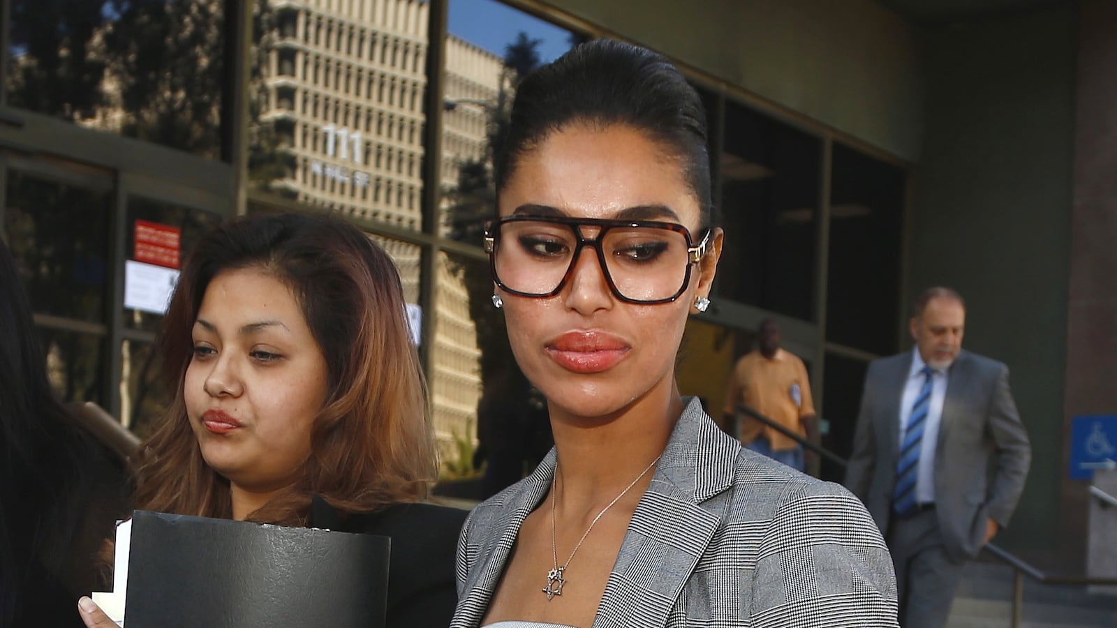 cheats/2015/04/15/v-stiviano-must-return-2-6m-in-gifts/150415-stiviano-clippers-cheat_dnnjo3