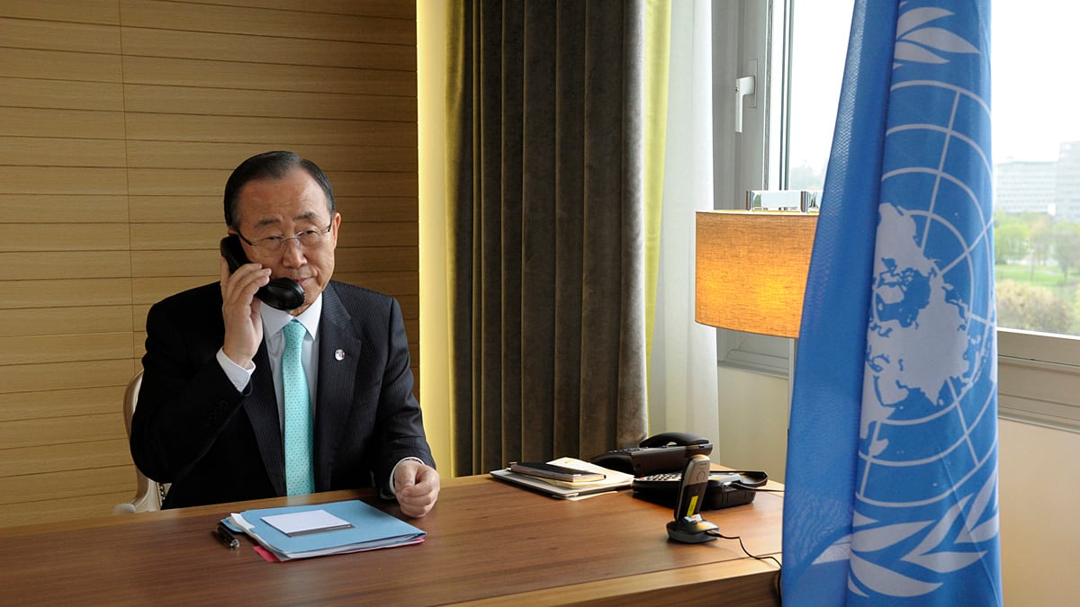 cheats/2012/04/12/ceasefire-observers-head-to-syria/un-syria-ceasefire-cheat_dls9g6