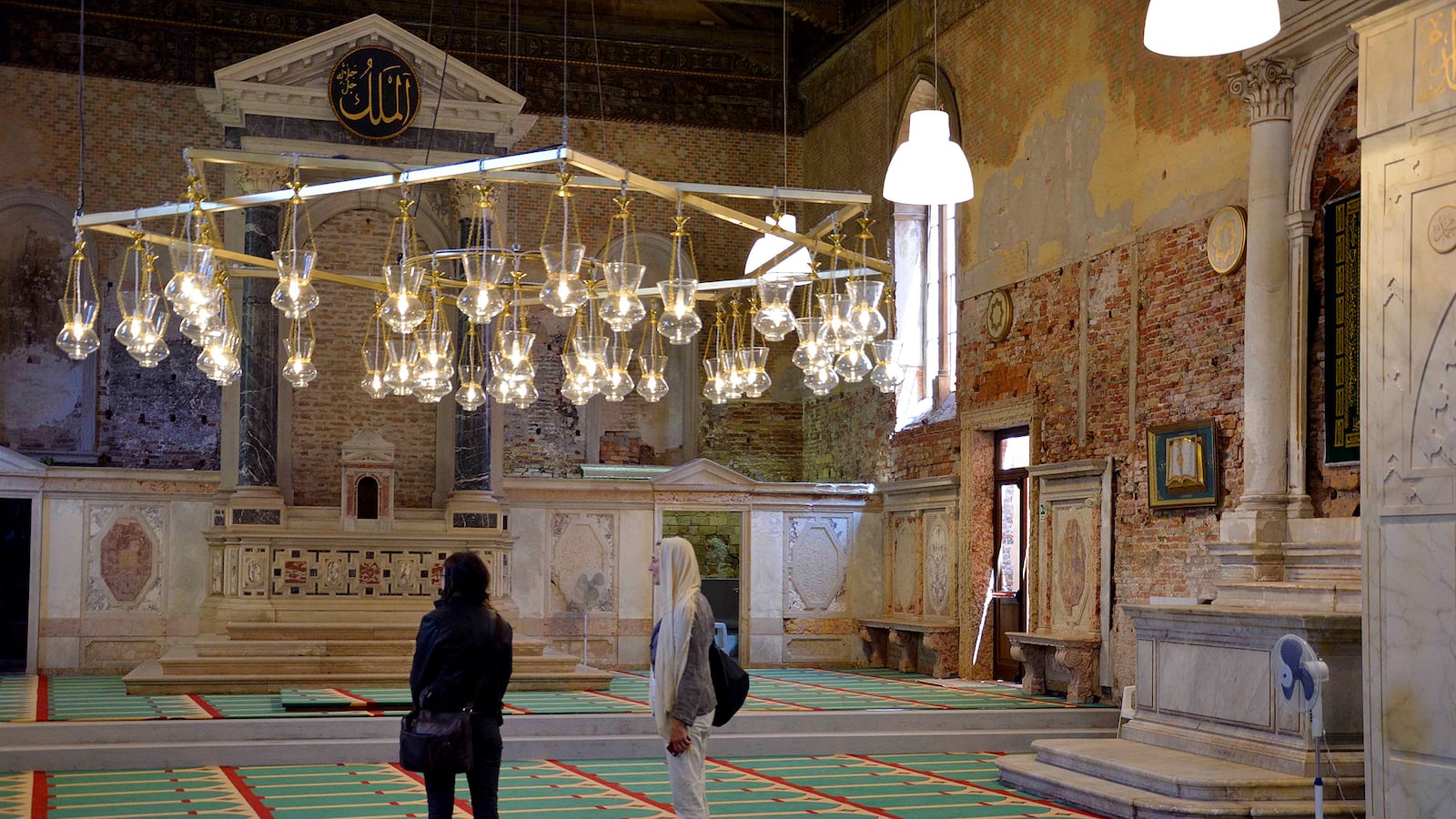 articles/2015/05/15/venice-s-only-mosque-is-inside-a-church/150514-nadeau-venice-tease_xw7d3y