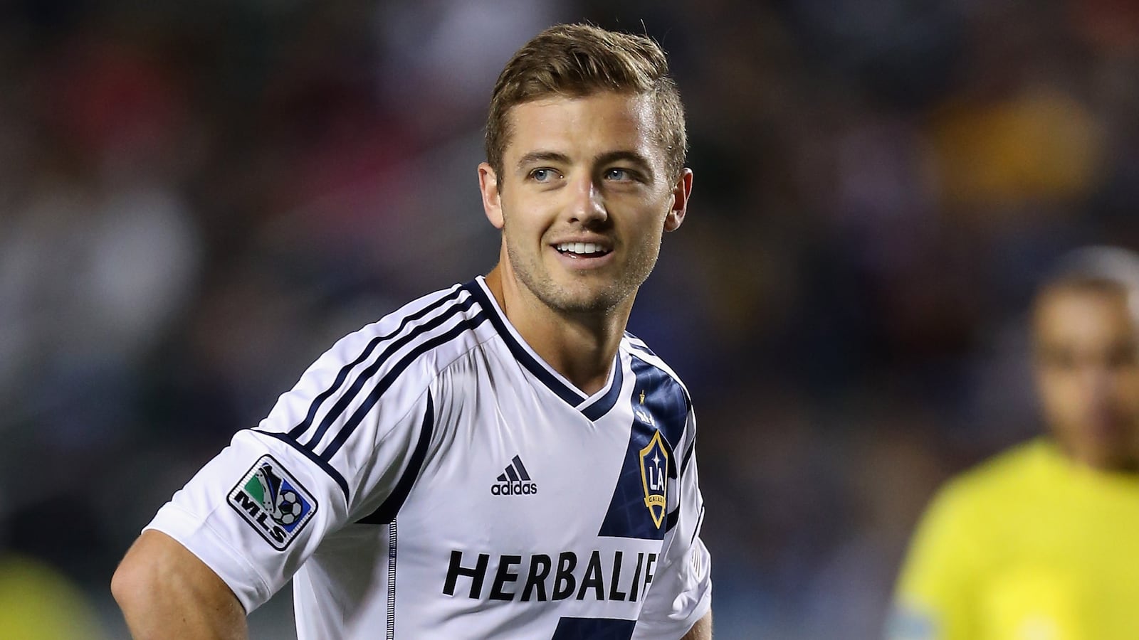 cheats/2013/05/27/first-male-gay-athlete-plays-for-galaxy/130527-robbie-rogers-cheat_ais2uc