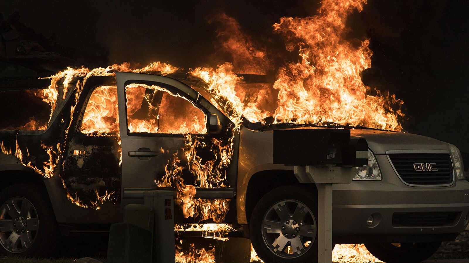 171010-Cali-fire-gal-171010-Cali-fire-gal-171010-Cali-fire-gal-05_i9dgdt