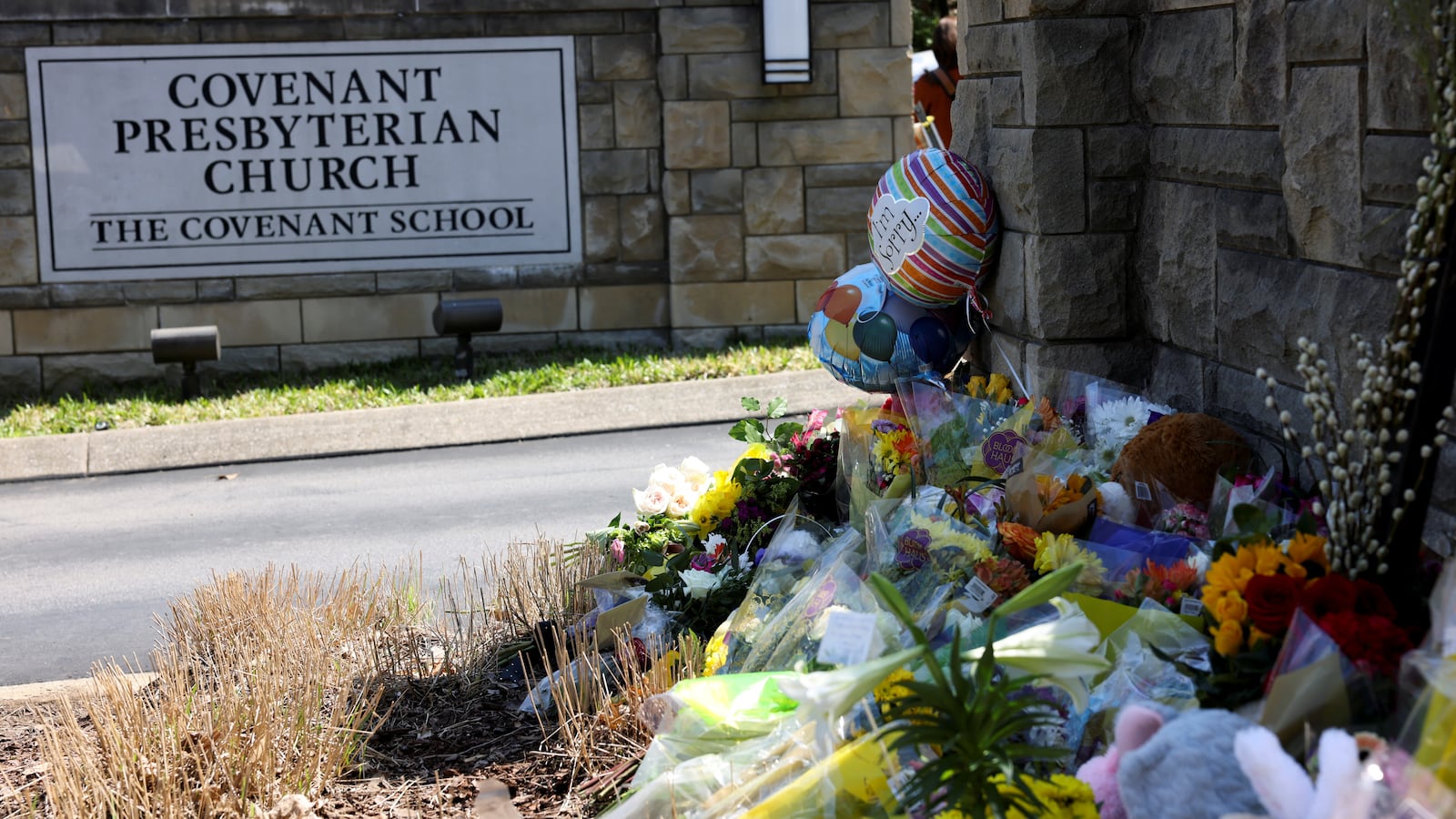 2023-03-28T184633Z_1543816424_RC2530AC5BOY_RTRMADP_3_TENNESSEE-SHOOTING_k1l2wo