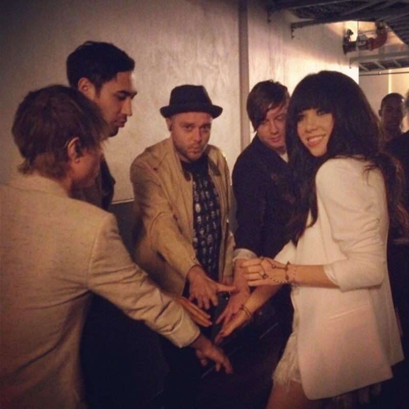 galleries/2012/11/25/one-direction-neil-patrick-harris-more-stars-twitter-pictures-photos/twitpics-121121-jepsen_oaqwtv