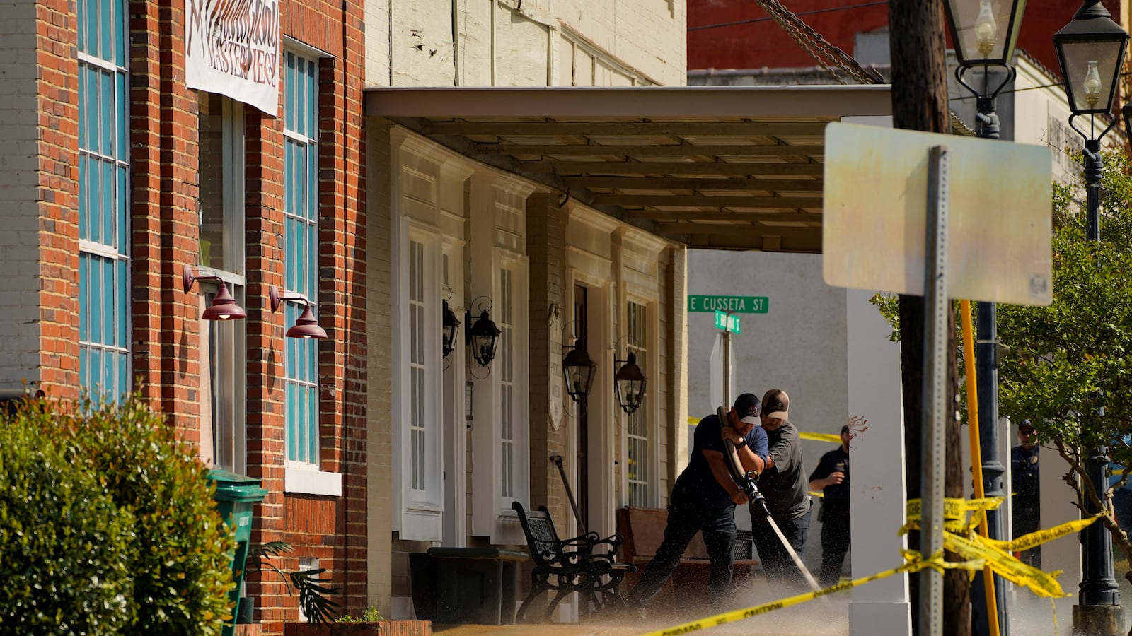 2023-04-16T210514Z_1920429892_RC2WF0A7FK4E_RTRMADP_3_ALABAMA-SHOOTING_zv7pky