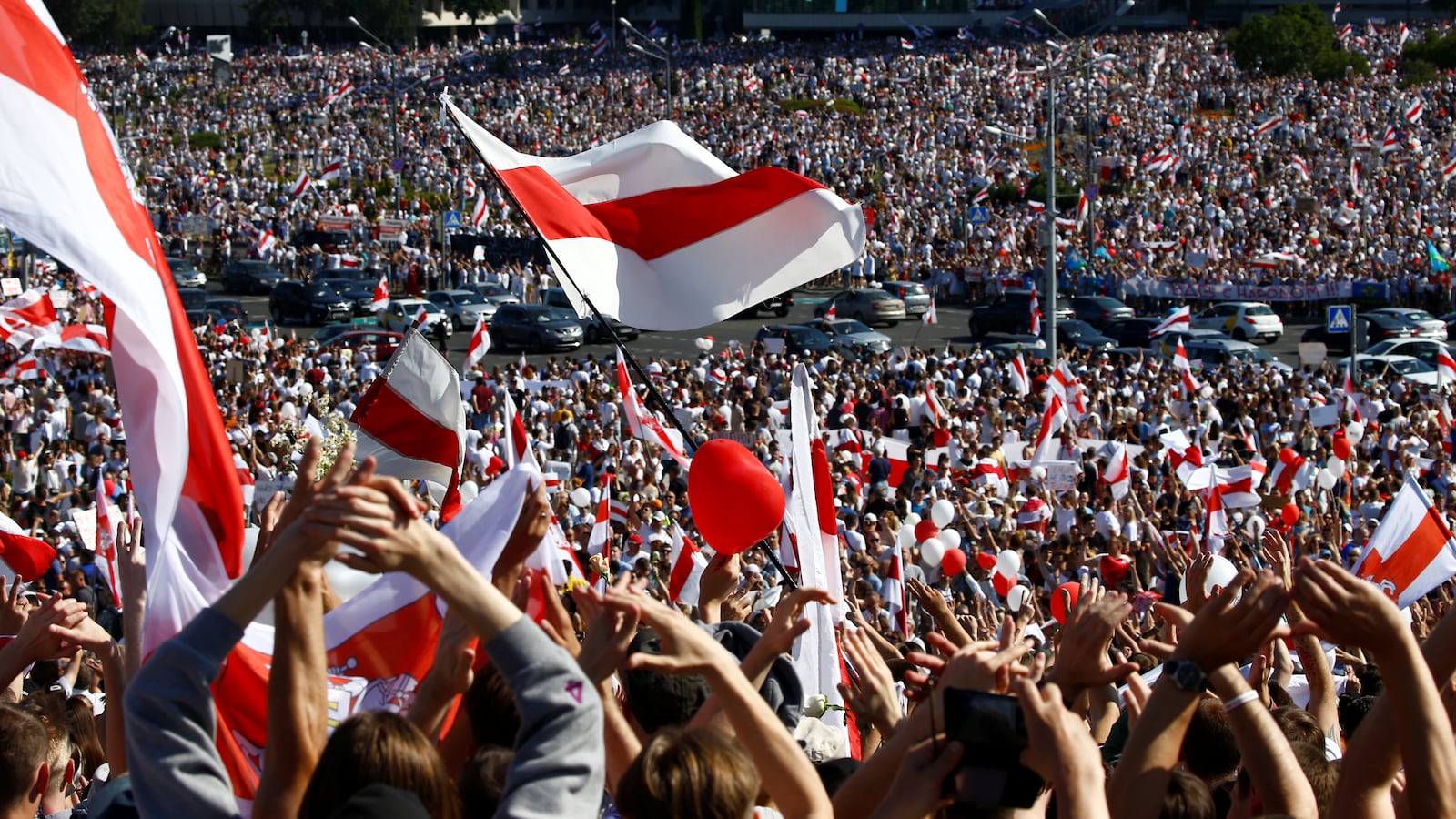 2020-08-16T151418Z_1130167712_RC23FI9I3YF1_RTRMADP_3_BELARUS-ELECTION-PROTESTS_zycpbr