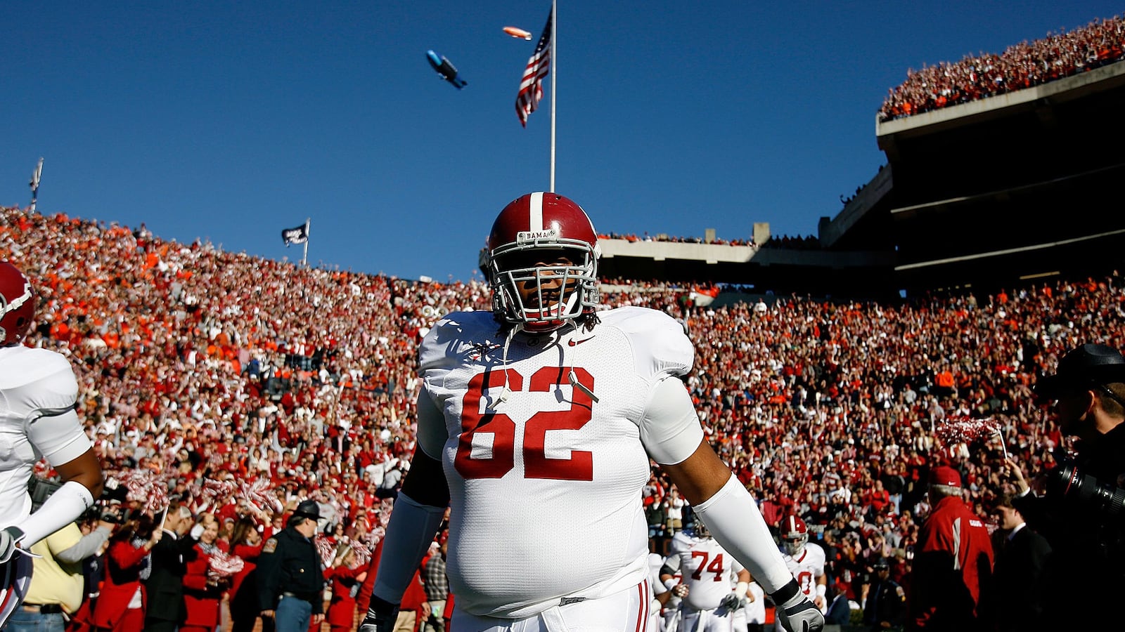 articles/2014/10/04/college-football-fattens-players-up-and-then-abandons-them/141003-Demirel-football-obesity-tease_bpmnnw