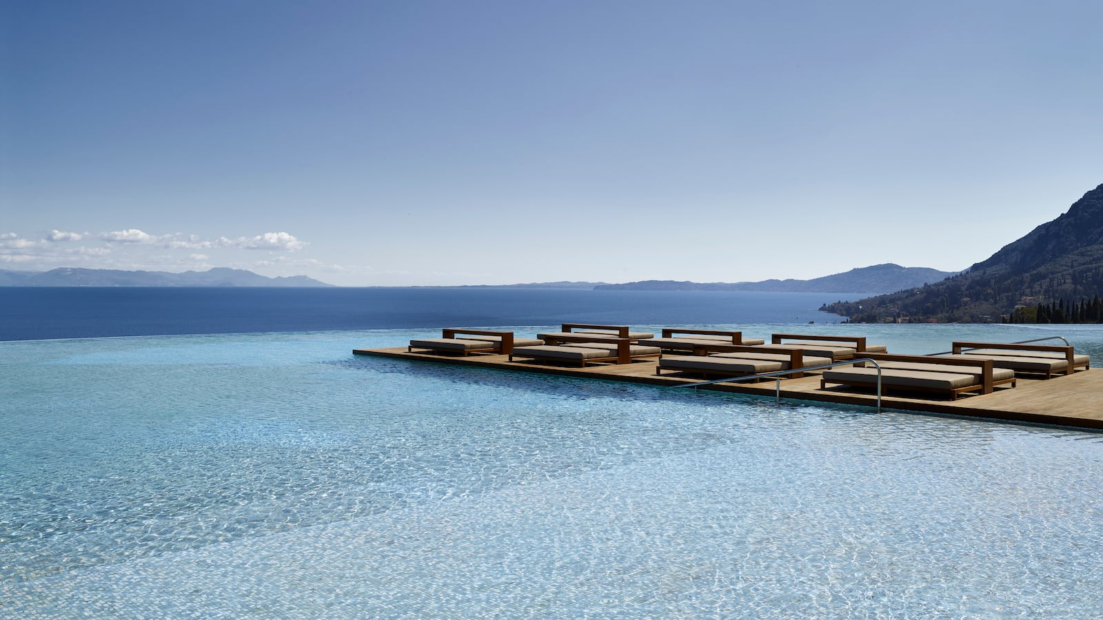 211012-oconnor-pool-tease_ldelxc