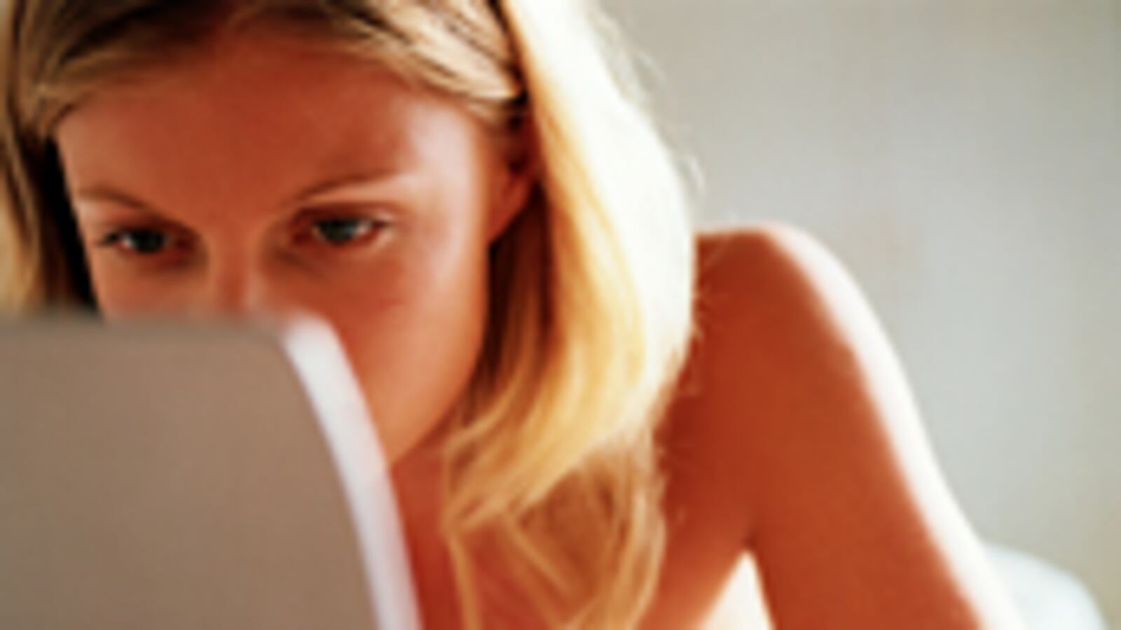 articles/2009/11/22/8-new-internet-sex-fads/bussel-internet-sex_64736_xcjfhd