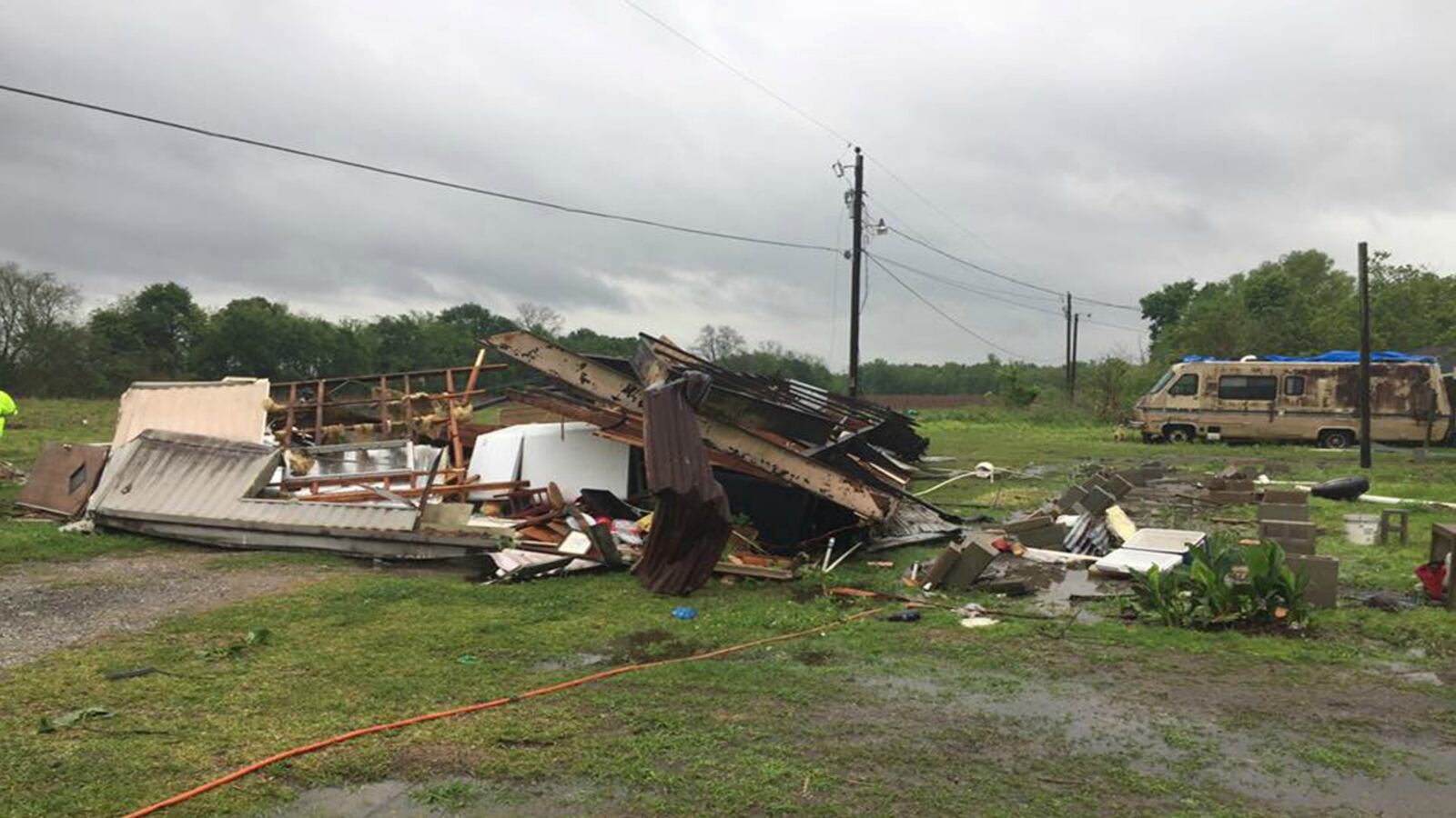 cheats/2017/04/02/2-killed-in-louisiana-tornado/170402-louisiana-storms-kill-two-cheat_esfmxj