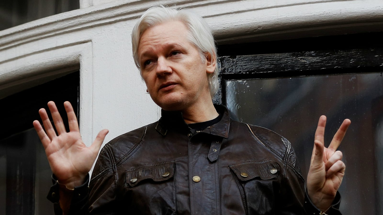 171025-assange-cheat_cnssfe