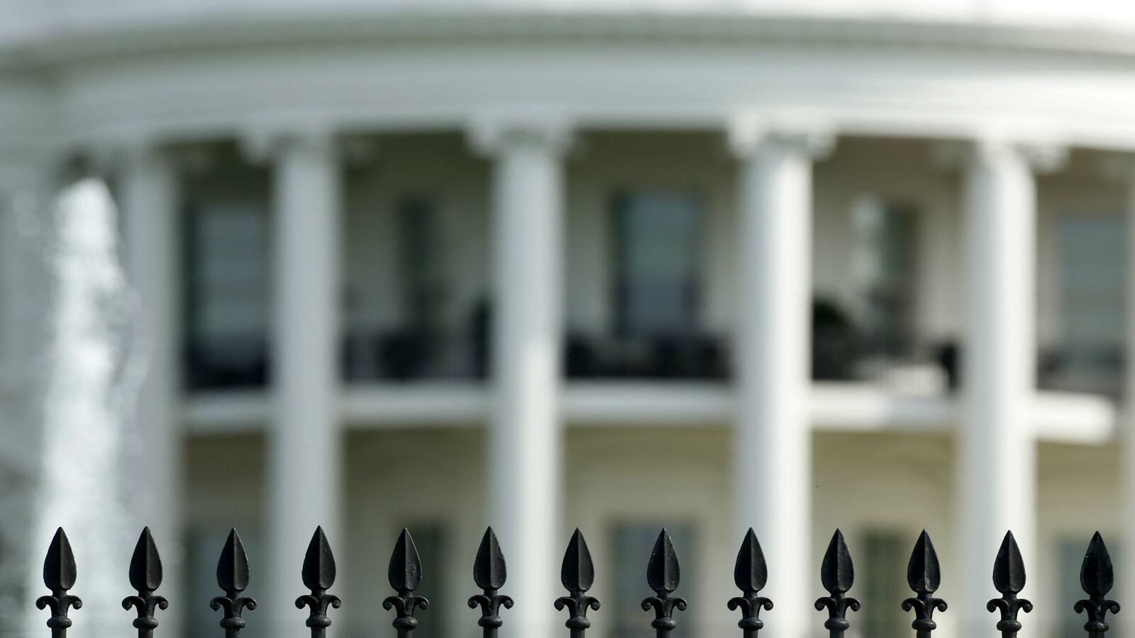 cheats/2015/11/26/white-house-fence-jumper-to-face-charges/151126-white-house-fence-jumper-cheat_pebeik