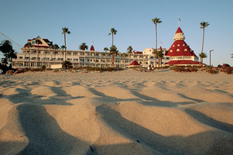 galleries/2011/07/31/most-popular-us-beaches-photos/popular-beaches-coronado-california_fboboe