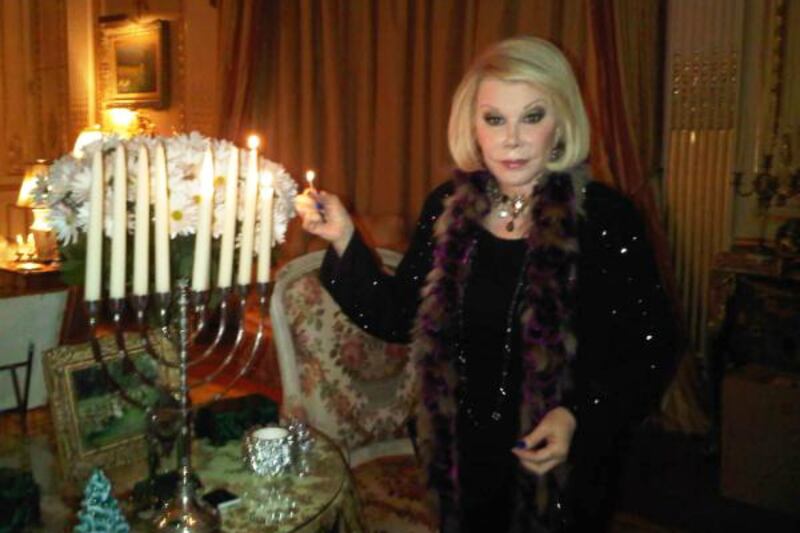 galleries/2011/12/22/whitney-cummings-selena-gomez-more-celebrity-twitter-pictures-photos/twitpics-joan-rivers_j627uo