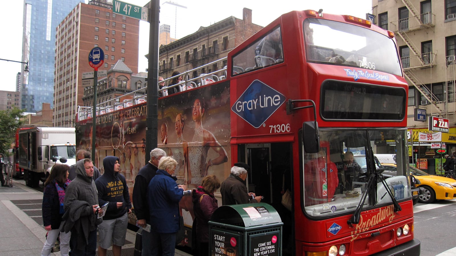 articles/2012/11/02/tourists-in-new-york-flock-to-see-damage-wrought-by-sandy/disaster-tourism-strochlic_ynsa7g