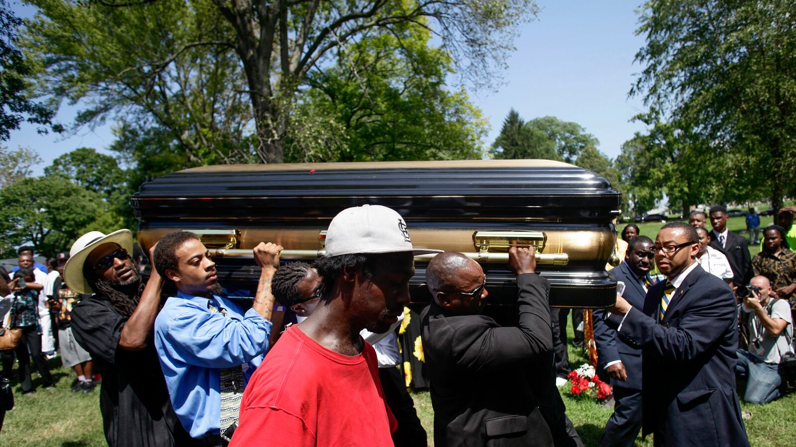 cheats/2014/08/26/audio-indicates-pause-in-brown-shooting/140826-michael-brown-shooting-cheat_ymtykc