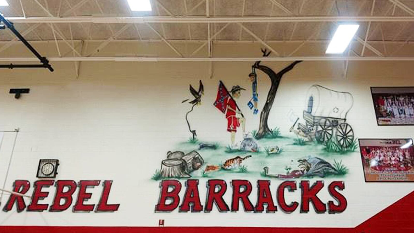 180308-Levin-Tennessee_town-mural-hero_hqcvbf