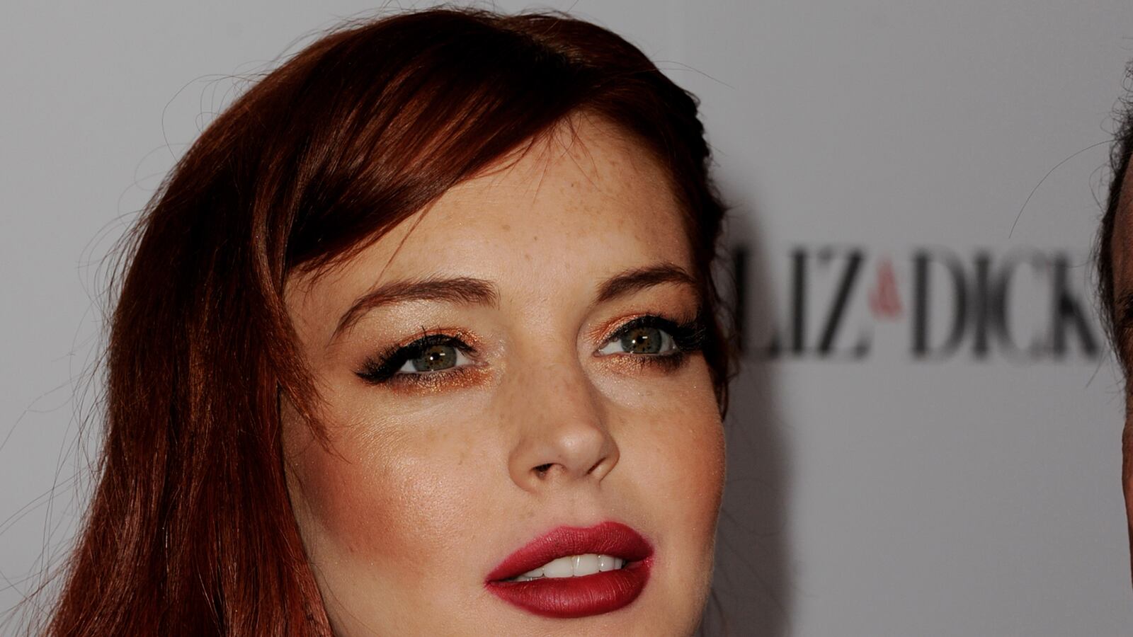 cheats/2013/03/28/lilo-new-besties-with-kstew/130328-lohan-cheat_cq6sc9