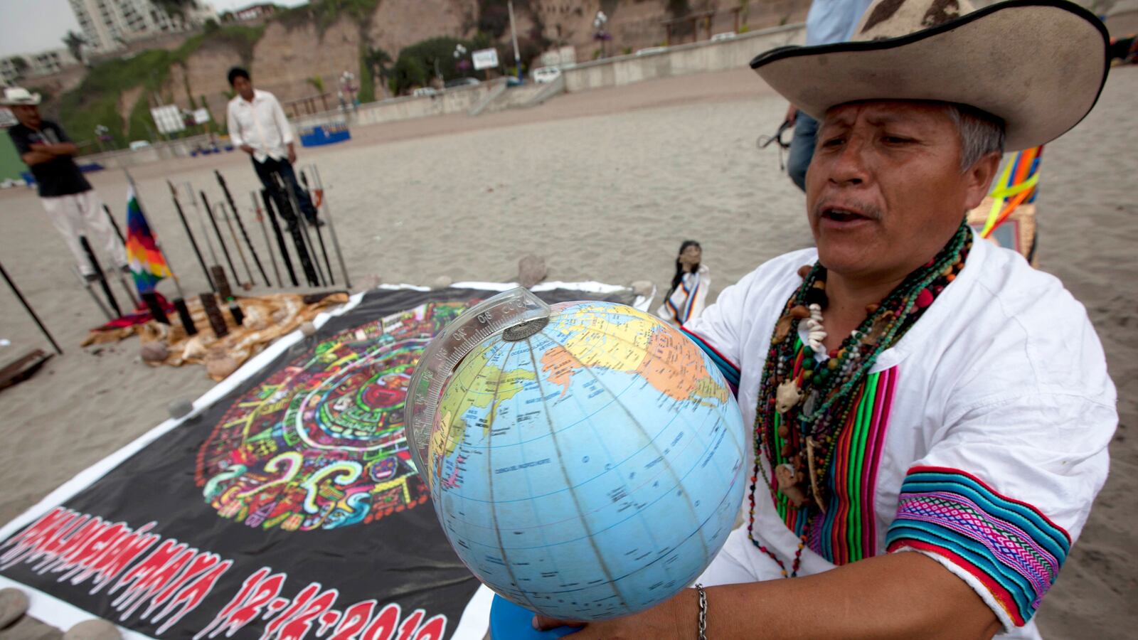 articles/2012/12/21/how-to-prepare-for-december-21-2012-preppers-weigh-in/end-of-the-world-prep-carter-tease_fz30kx