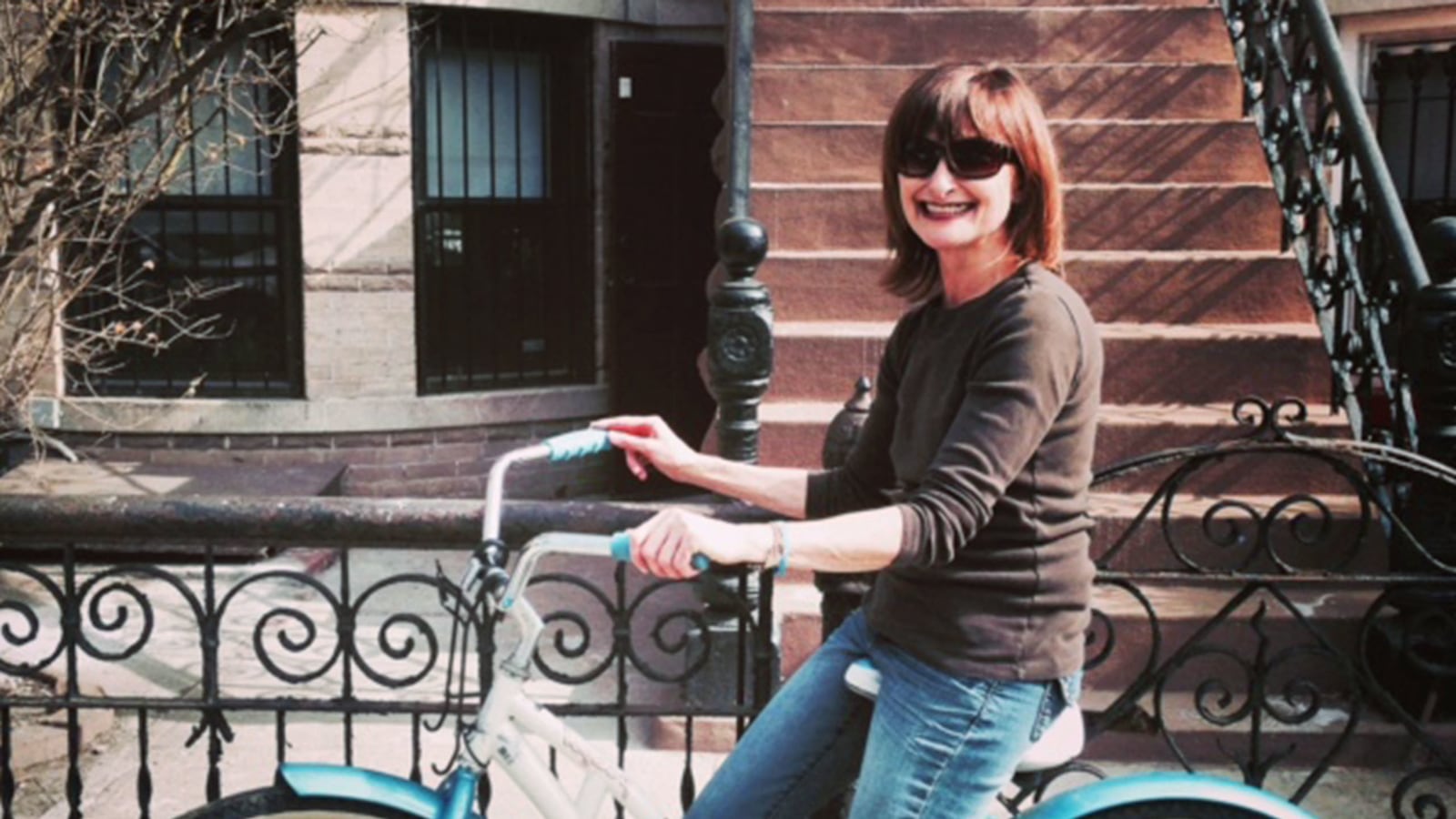 articles/2015/11/11/meet-nina-keneally-the-rent-a-mom-for-needy-brooklyn-millennials/151110-crocker-mother-tease_l56t6c