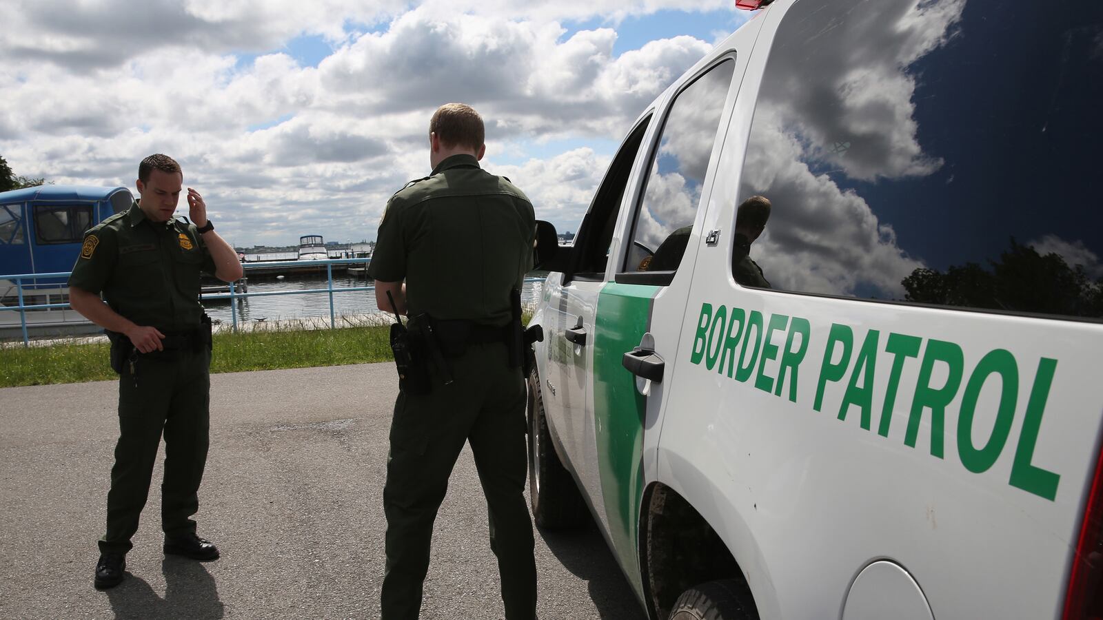 articles/2014/10/22/republicans-fear-mongering-over-isis-and-mexico-silent-on-canadian-border/141022-jacobs-border-tease_dzxkym