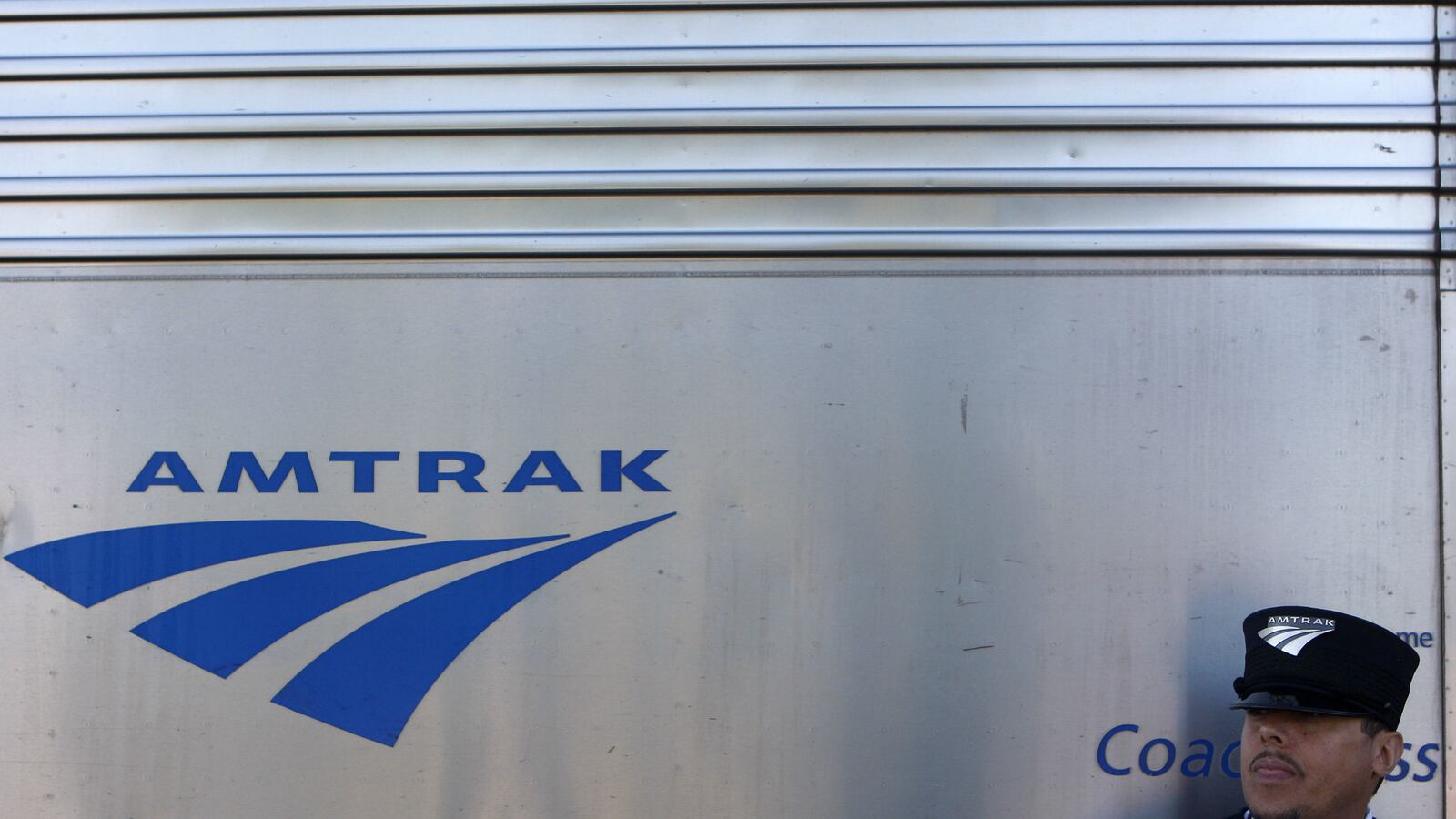 cheats/2016/04/03/amtrak-crashes-near-philadelphia/160403-amtrak-crash-philly-cheat_zhiabp