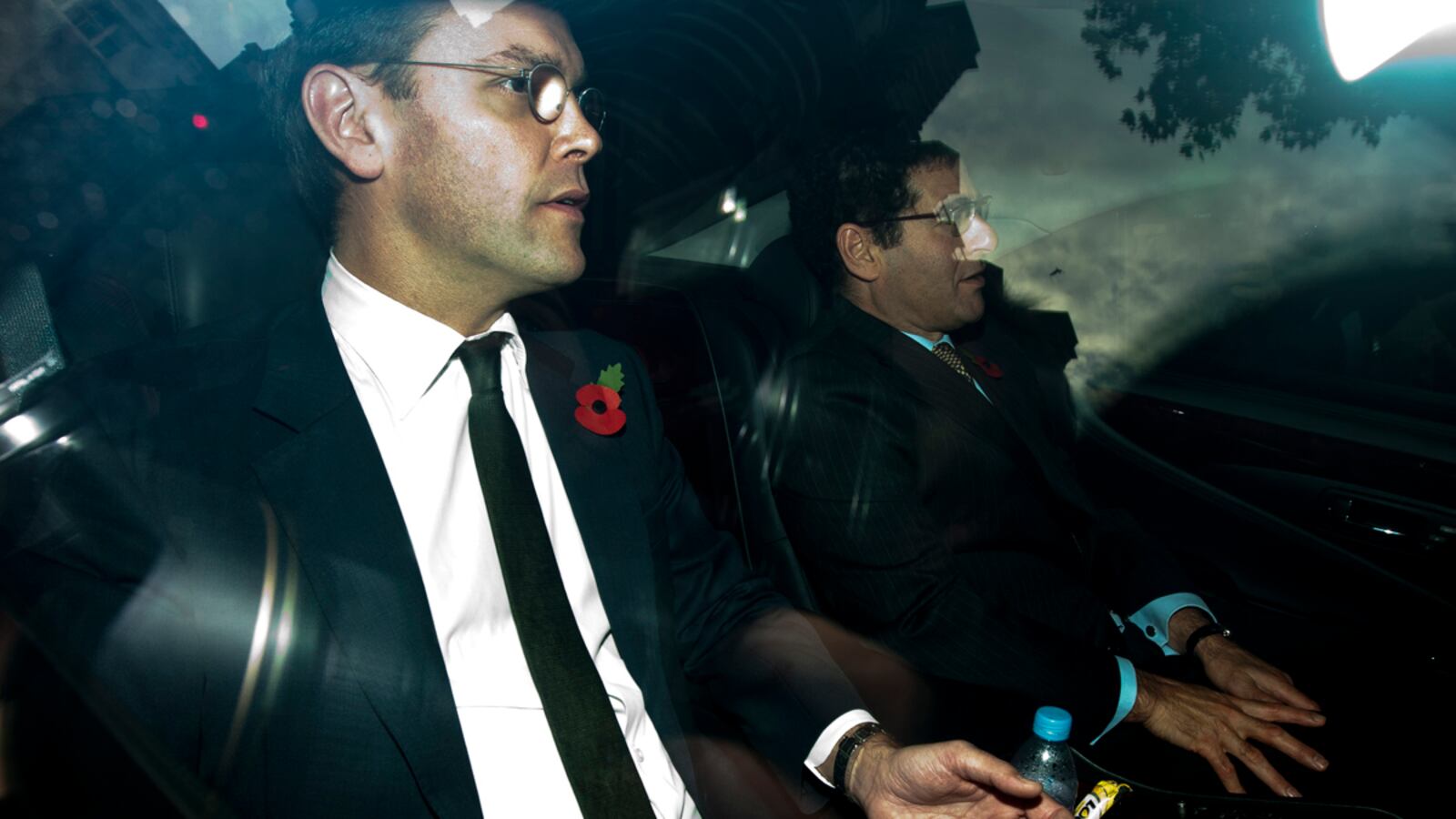 articles/2011/11/11/james-murdoch-lightly-grilled-on-phone-hacking-by-parliament/murdoch-parliment-robertson_qv2zol