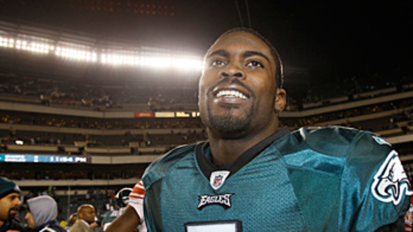 cheats/2010/11/22/michael-vick-continues-comeback/michael-vick-3_spykyv